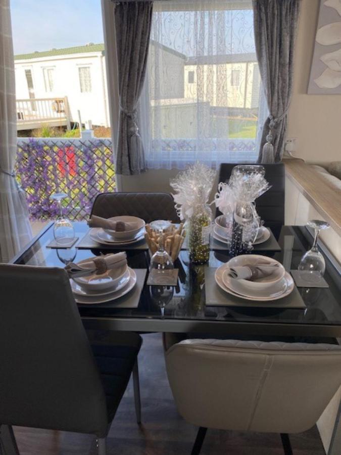 Beautiful Spacious Holiday Home - Romney Sands New Romney Buitenkant foto